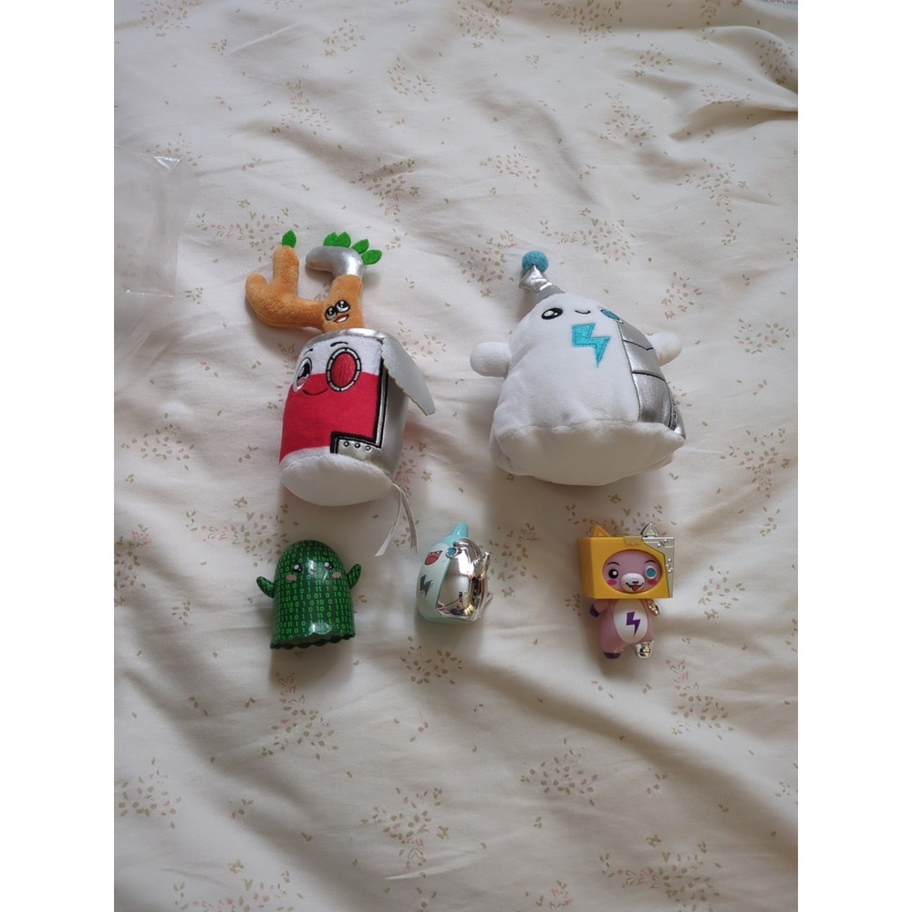 LANKY BOX TOY MEDIUM ‎ Plush And ASSORTED PLASTIC Toys